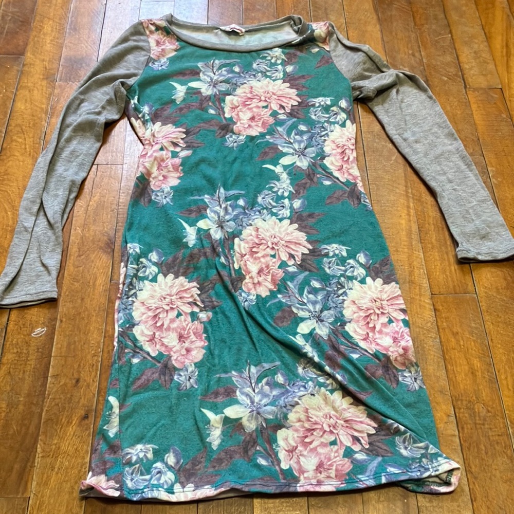 Long sleeve pattern dress